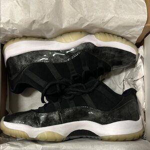 Jordan Athletic Shoes Black and White